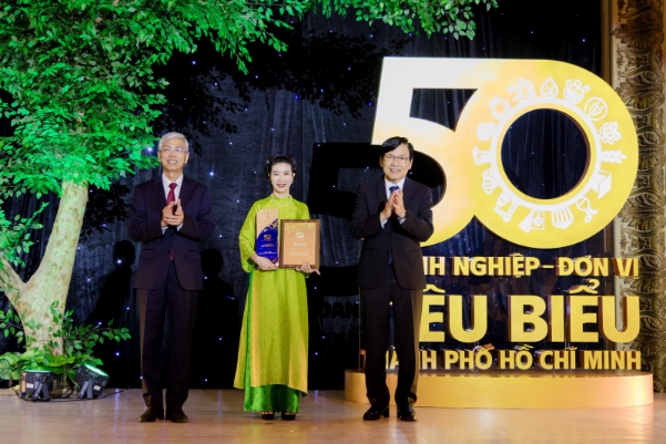 AuthenStep được vinh danh doanh nghiệp tiêu biểu cung cấp sản phẩm chất lượng tại TP.HCM tải xuống (2)